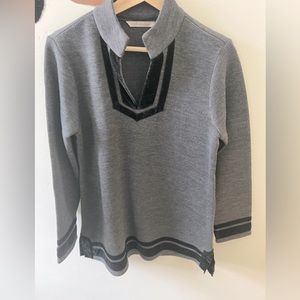 Soft surrounding tailored tunic